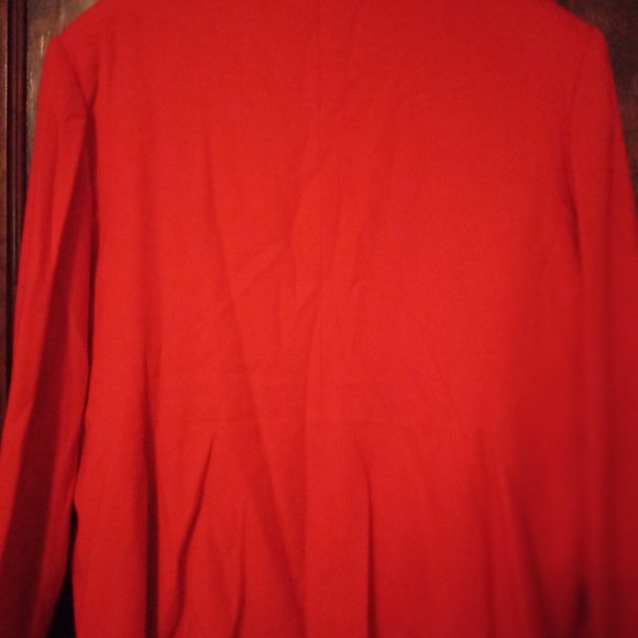 CHURCH FLOW!! 2-piece dark red pleated skirt suit with beautiful gold buttons - Picture 5 of 16